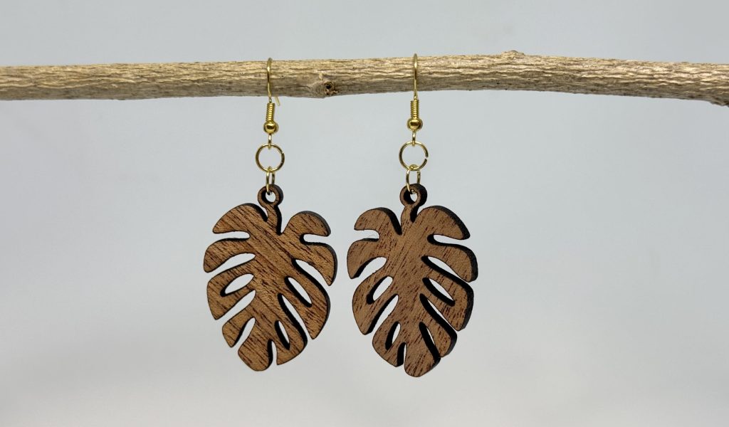 LG Monstera Dangle Earrings_8070